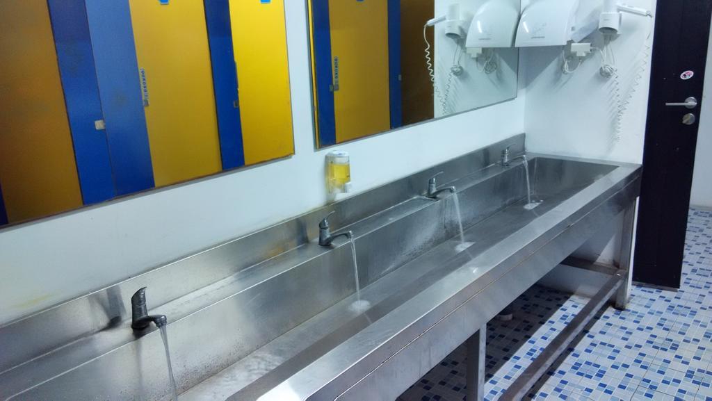 Cx Hostel Kuta Raya المظهر الخارجي الصورة