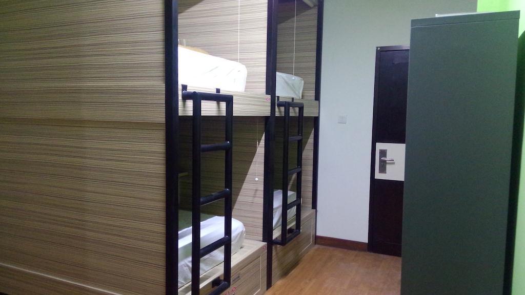 Cx Hostel Kuta Raya الغرفة الصورة