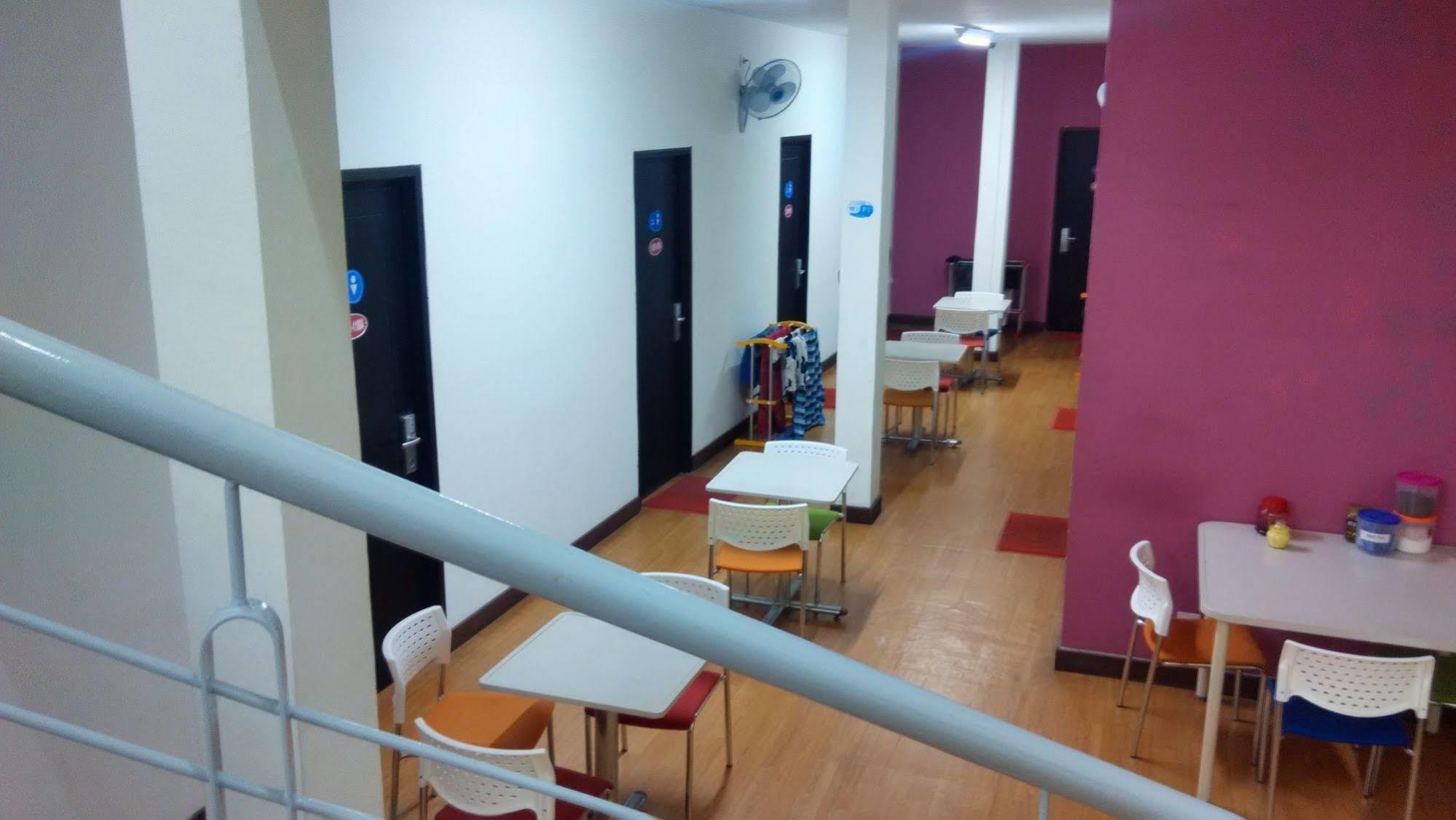 Cx Hostel Kuta Raya المظهر الخارجي الصورة