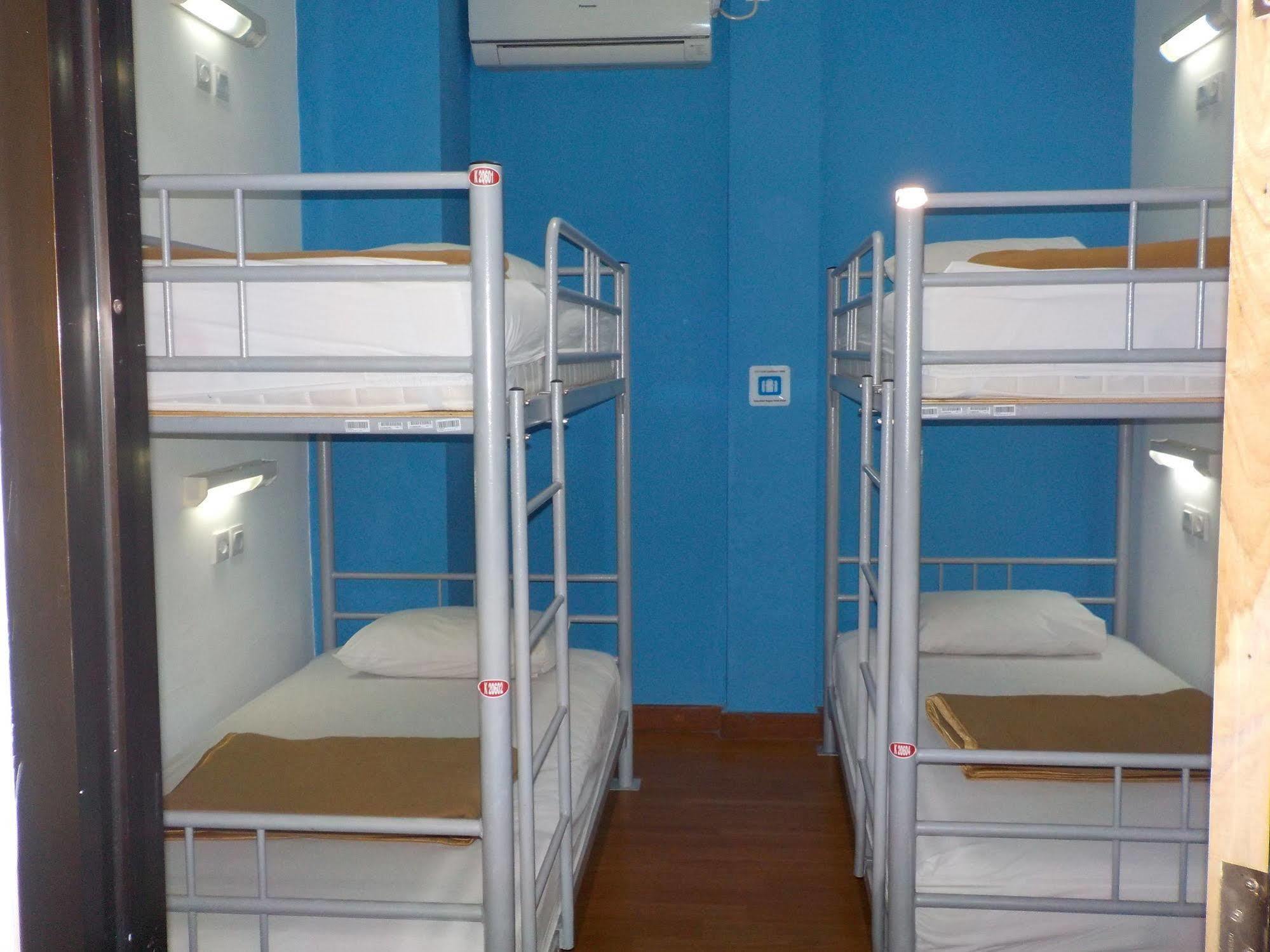 Cx Hostel Kuta Raya المظهر الخارجي الصورة